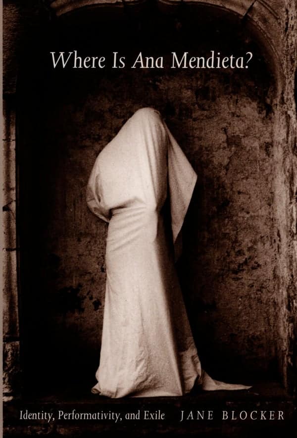 Portada de un libro sobre la vida y obra de Ana Mendieta