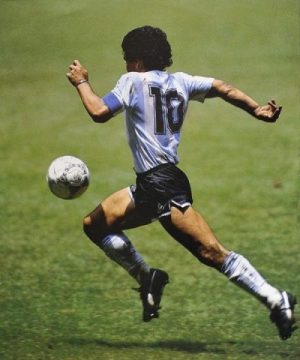 Diego Maradona en una historia sobre fútbol y política