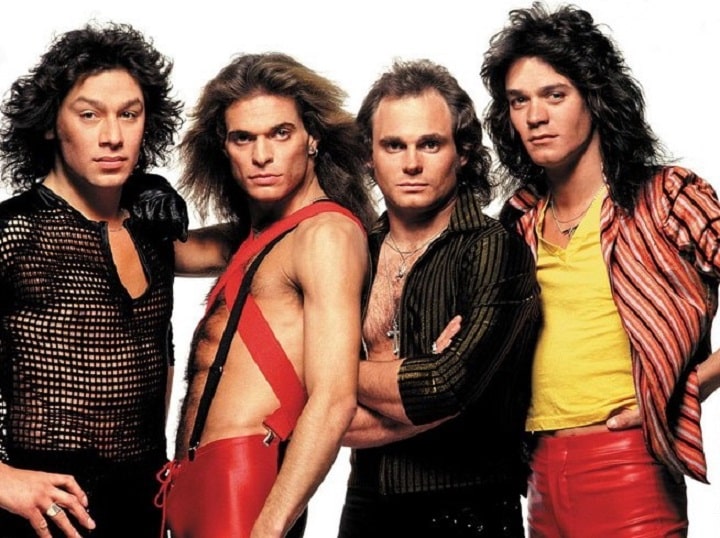 Alex Van Halen, David Lee Roth, Michael Anthony y Eddie Van Halen posando como banda