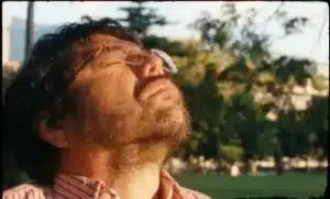 Óscar Restrepo, personaje principal de Un poeta en la película de Simón Mesa Soto