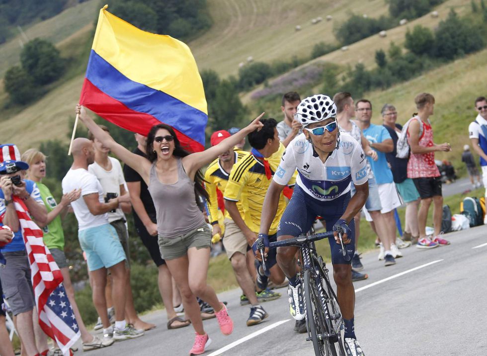Nairo Quintana en competencia con el maillot de Movistar